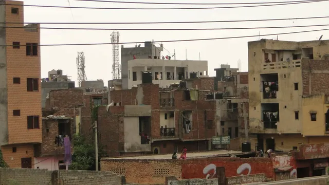खोड़ा में 5165 अवैध बहुमंजिला इमारतें, नगर पालिका ने शुरू की नई नियमावली की तैयारी