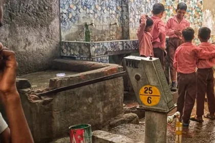 गाजियाबाद के सरकारी स्कूलों की बदहाल तस्वीर, बच्चों को न शुद्ध पानी मिला न सुरक्षित शौचालय