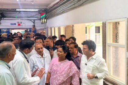 सीएम रेखा गुप्ता ने एलबीएस अस्पताल का किया औचक निरीक्षण, मरीजों से लिया स्वास्थ्य सेवाओं का फीडबैक