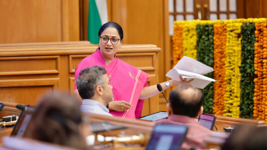 दिल्ली विधानसभा में CAG रिपोर्ट पर घमासान, CM रेखा गुप्ता ने पिछली AAP सरकार पर लगाए वित्तीय अनियमितताओं के गंभीर आरोप