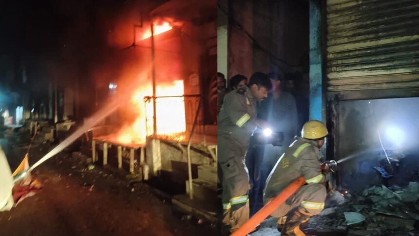 नोएडा के मामूरा में जूते की दुकान में लगी भीषण आग, लाखों का सामान जलकर हुआ खाक