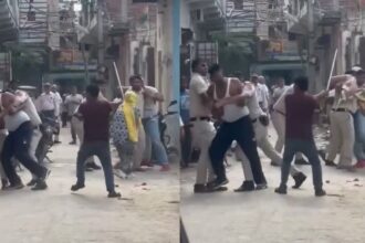 दिल्ली में पुलिसकर्मियों पर हमला, मिर्च पाउडर और ईंट-डंडों से किया वार; तीन नाबालिग समेत चार पकड़े