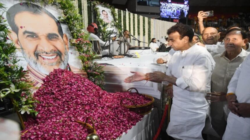 सज्जन कुमार को कांग्रेस नेताओं ने दी श्रद्धांजलि, दिल्ली देहात के लिए योगदान को किया याद