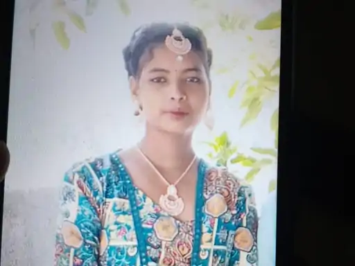 नोएडा में मेड का शव फंदे से लटका मिला:सेक्टर-51 के मकान में काम करती थी युवती, पुलिस जांच में जुटी