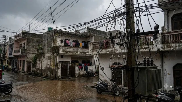 बारिश शुरू होते ही बिजली गुल, ट्रांस हिंडन के 15 से ज्यादा इलाकों में घंटों कटौती