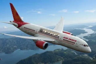 Air India विमान टर्बुलेंस में 30 सेकेंड में 425 फीट नीचे आया, सीट बेल्ट न लगाने वाले यात्री उछले