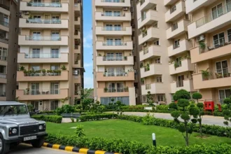 गाजियाबाद में 25वीं मंजिल से गिरकर 22 वर्षीय युवक की मौत, आत्महत्या-हत्या दोनों एंगल से जांच