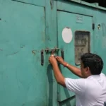लोनी में अवैध फैक्ट्रियों पर चला प्रशासन का डंडा, 25 के बिजली कनेक्शन काटे