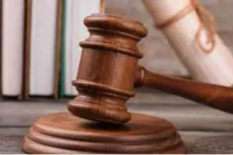नवजात तस्करी मामले में आरोपित को राहत नहीं, साकेत कोर्ट ने जमानत याचिका खारिज की