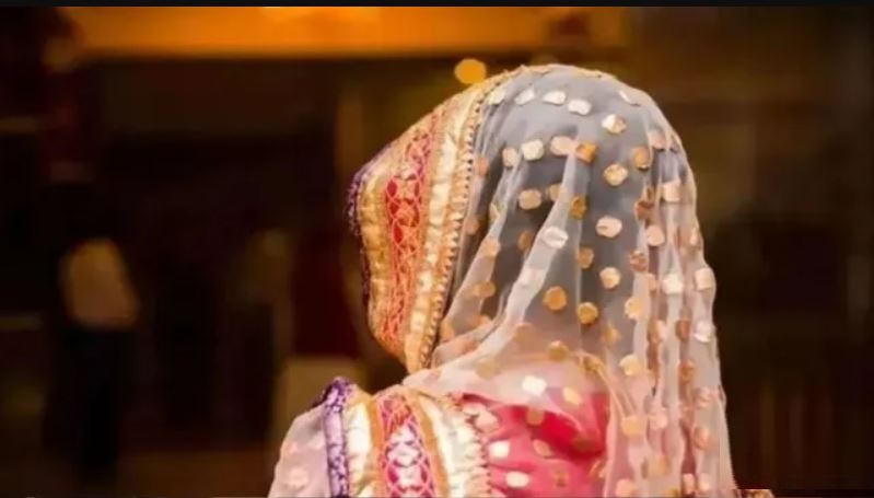 शादी के दूसरे दिन पति ने पत्नी मानने से किया इनकार, गर्भपात कराने का भी आरोप; चार पर केस