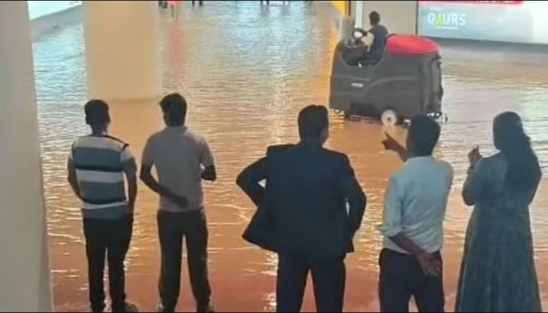 जेवर एयरपोर्ट की पहली बारिश में जलभराव, वायरल वीडियो पर उठे निर्माण की गुणवत्ता पर सवाल
