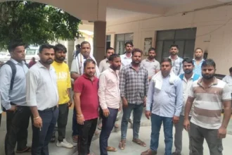 जेवर एयरपोर्ट प्रभावित युवाओं की मांग, स्थायी नौकरी नहीं तो 50 लाख मुआवजा दो