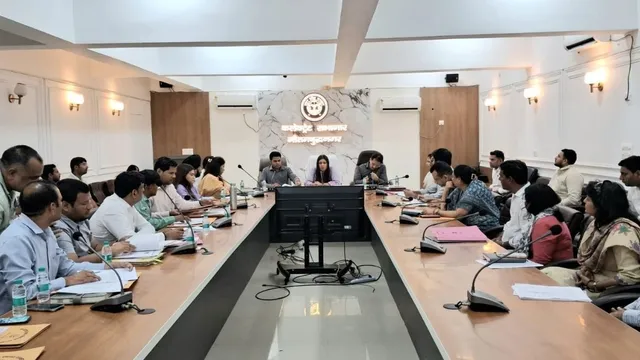नोएडा-ग्रेटर नोएडा के 7 निजी स्कूलों को झटका, लगा एक-एक लाख का जुर्माना, तय सीमा से ज्यादा बढ़ाई फीस
