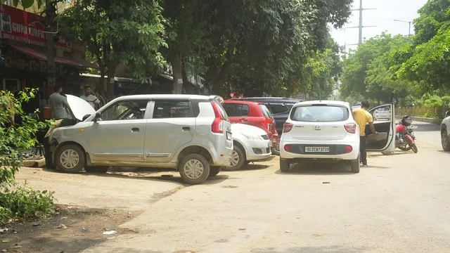 इंदिरापुरम में अतिक्रमण का जाल, फुटपाथ घिरे और सड़कों पर बढ़ा जाम