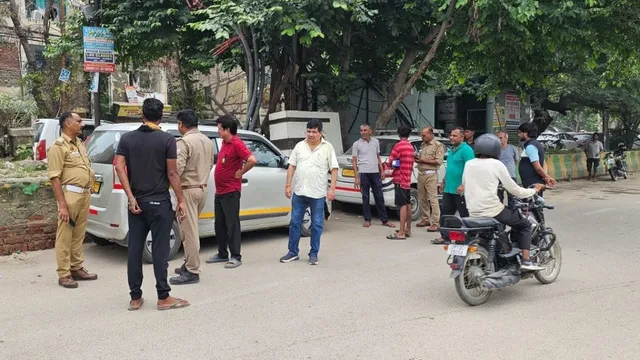 इंदिरापुरम में पुलिस का चला डंडा, सड़क-फुटपाथ से हटाया अतिक्रमण; हजारों लोगों को राहत