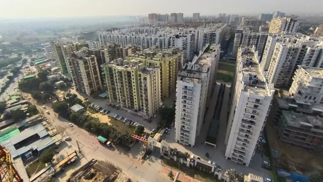 गाजियाबाद की हाईराइज सोसायटियों में बिजली लोड बढ़वाना महंगा, 25 हजार रुपये प्रति किलोवाट तक वसूली का आरोप