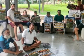 मूलभूत सुविधाओं को लेकर आदित्य वर्ल्ड सिटी में आरडब्ल्यूए का पैदल मार्च, मेंटेनेंस कार्यालय को सौंपा ज्ञापन