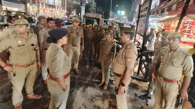 रक्षाबंधन पर गाजियाबाद में कड़ा सुरक्षा पहरा, बाजारों से मेट्रो स्टेशन तक पुलिस की गश्त