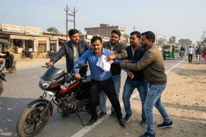 फाइनेंस कंपनी के नाम पर युवक से बाइक छीनी, 62 हजार रुपये मांगने का आरोप; कोर्ट के आदेश पर केस दर्ज
