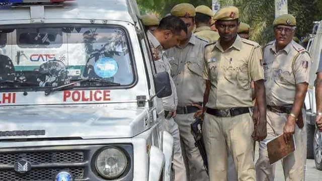 दिल्ली ट्रैफिक पुलिस ने बनाया ग्रीन कॉरिडोर, 20 मिनट में मरीज को एयरपोर्ट पहुंचाकर बचाई ट्रांसप्लांट की उम्मीद