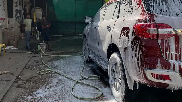 नोएडा-ग्रेटर नोएडा के अवैध कार वॉश सेंटरों पर कार्रवाई की एनजीटी ने मांगी रिपोर्ट