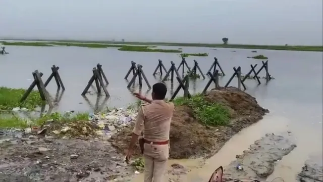 ग्रेटर नोएडा में बारिश का असर, हरनंदी-यमुना का जलस्तर बढ़ा; डूब क्षेत्र में अलर्ट