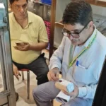 दनकौर की मिठाई दुकान पर लापरवाही का आरोप, घेवर में मिला कॉकरोच