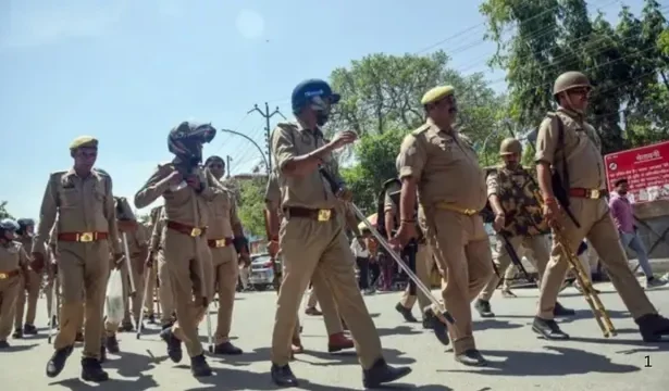 नोएडा पुलिस के जांबाजों का सम्मान, स्वतंत्रता दिवस पर अधिकारियों-कर्मियों को मिले कई मेडल