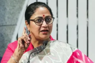 107 करोड़ की ई-बस चार्जिंग परियोजना में देरी, 15 माह बाद भी टेंडर पूरा नहीं; CM रेखा गुप्ता नाराज