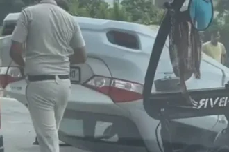 नोएडा में 55 ई-रिक्शा सीज, बिना नंबर प्लेट और मिटे चेसिस नंबर पर पुलिस की कार्रवाई