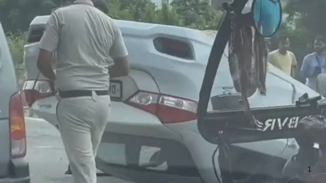 नोएडा में 55 ई-रिक्शा सीज, बिना नंबर प्लेट और मिटे चेसिस नंबर पर पुलिस की कार्रवाई