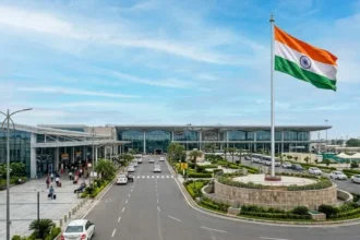 नोएडा इंटरनेशनल एयरपोर्ट की नई पहचान, टर्मिनल पर दिखेगा 100 फीट ऊंचा विशाल तिरंगा