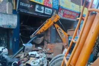 गाजियाबाद में बड़ा हादसा, दुकान की दो छतें गिरीं; 3 मजदूर मलबे में दबे