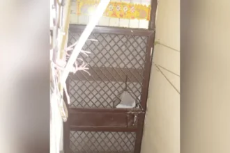 दिल्ली में शर्मनाक तस्वीर: 5 दिन तक घर में पड़ा रहा बुजुर्ग का शव, बेटों ने रात में आने से मना किया