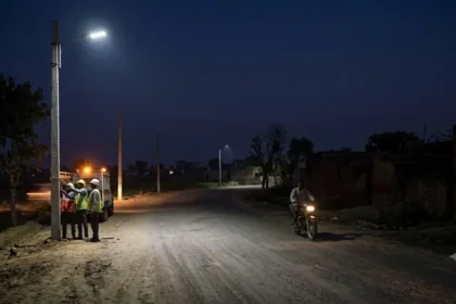 ग्रेटर नोएडा के गांवों की सड़कें होंगी रोशन, 1.19 करोड़ से लगेंगी LED स्ट्रीट लाइटें
