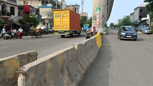 कांवड़ियों की सुरक्षा के लिए गाजियाबाद ट्रैफिक पुलिस ने बंद कराए मेरठ रोड के कट