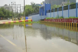 गाजियाबाद में नगर निगम के जलभराव रोकने के दावे फेल, बारिश थमने के बाद भी सड़कों पर पानी