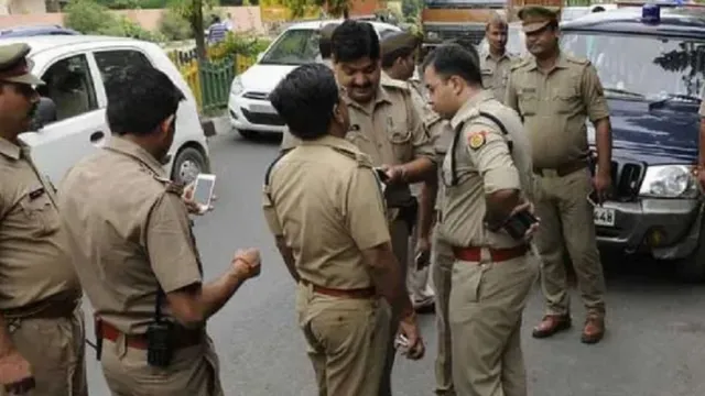 ‘मेरा फोन छीन लिया, मेरे ऊपर बैठा’, ग्रेटर नोएडा की सोसायटी में छात्रा ने मेंटेनेंस स्टाफ पर लगाया आरोप