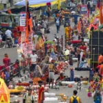 साहिबाबाद में कार की टक्कर से खंडित हुई कांवड़, गुस्साए शिव भक्तों ने किया हंगामा