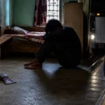 नोएडा में नाबालिग बेटे ने पिता की हत्या के बाद मेट्रो के आगे कूदकर दी थी जान, मोबाइल फोन भी ले गया साथ