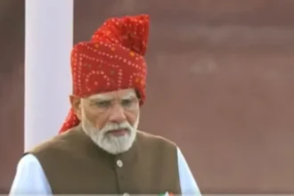 लाल किले से PM मोदी का युवाओं को बड़ा तोहफा, एक करोड़ युवाओं को AI ट्रेनिंग और फ्री कोचिंग का ऐलान