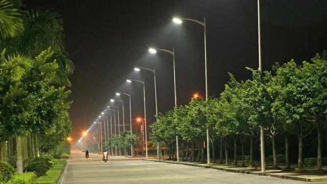 ग्रेटर नोएडा में स्ट्रीट लाइट व्यवस्था होगी दुरुस्त, खराब लाइट की शिकायत के लिए हेल्पलाइन जारी