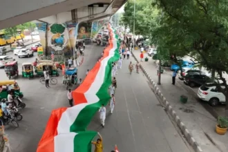 नोएडा में 3,500 फीट लंबे तिरंगे के साथ निकली भव्य तिरंगा यात्रा, उमड़ा जनसैलाब
