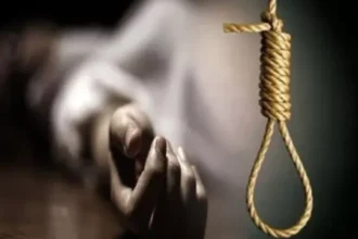 सोशल मीडिया रील को लेकर क्लेश: पति की प्रताड़ना और शक से परेशान महिला ने फांसी लगाकर की आत्महत्या