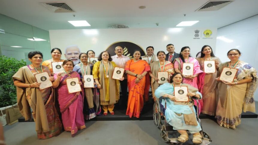 दिल्ली में 118 शिक्षकों का सम्मान, CM रेखा गुप्ता बोलीं- शिक्षा व्यवस्था में होगा सकारात्मक बदलाव
