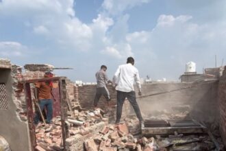 सत्य निकेतन हादसे के बाद दिल्ली में बड़ा एक्शन, 40 अवैध निर्माण ढहाए; 8 संपत्तियां सील