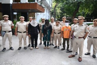 दिल्ली में हनीट्रैप और किडनैपिंग गैंग का भंडाफोड़: ऑनलाइन सामान खरीदने के बहाने बुलाकर बनाया बंधक, महिला समेत 6 गिरफ्तार