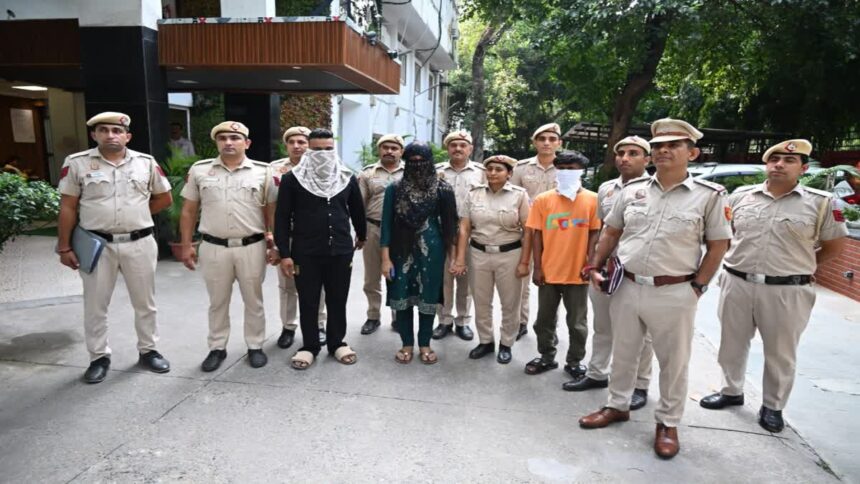 दिल्ली में हनीट्रैप और किडनैपिंग गैंग का भंडाफोड़: ऑनलाइन सामान खरीदने के बहाने बुलाकर बनाया बंधक, महिला समेत 6 गिरफ्तार