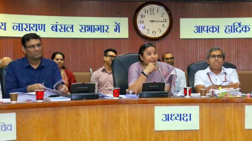 एमसीडी स्थायी समिति की बैठक में हंगामा: AAP पार्षदों ने अवैध निर्माण और पीजी का मुद्दा उठाया, विपक्ष ने दिए कड़े निर्देश
