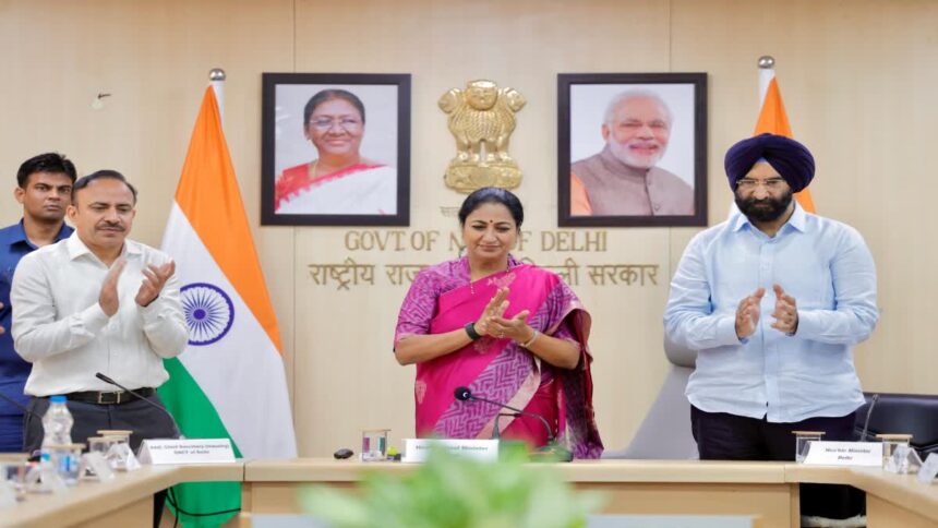 दिल्ली के कारोबारियों को बड़ी सौगात, 50 से ज्यादा सेवाओं वाला उद्योग मित्र पोर्टल लॉन्च